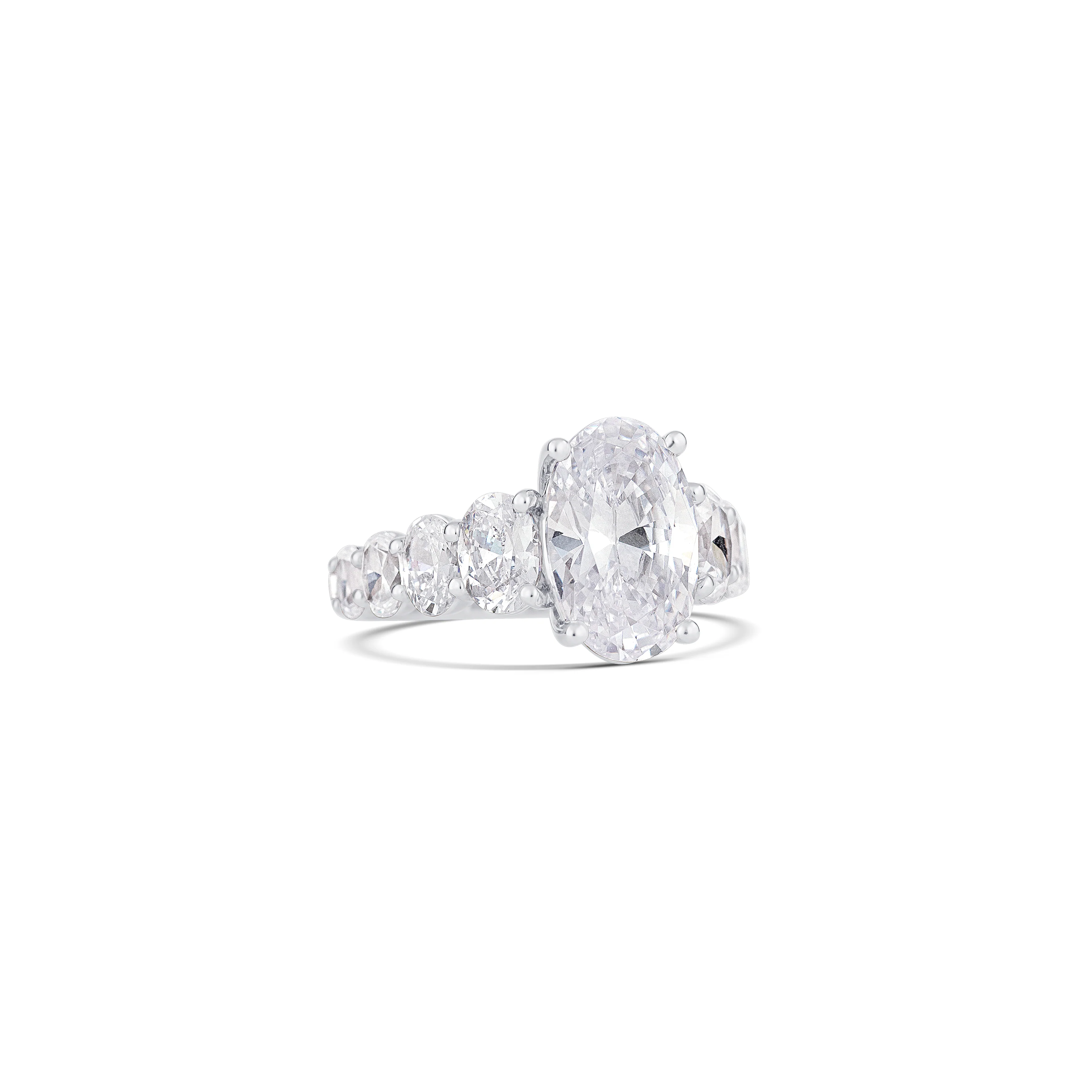 14K White Gold Graduated Oval Diamond Engagement Ring - Image 3