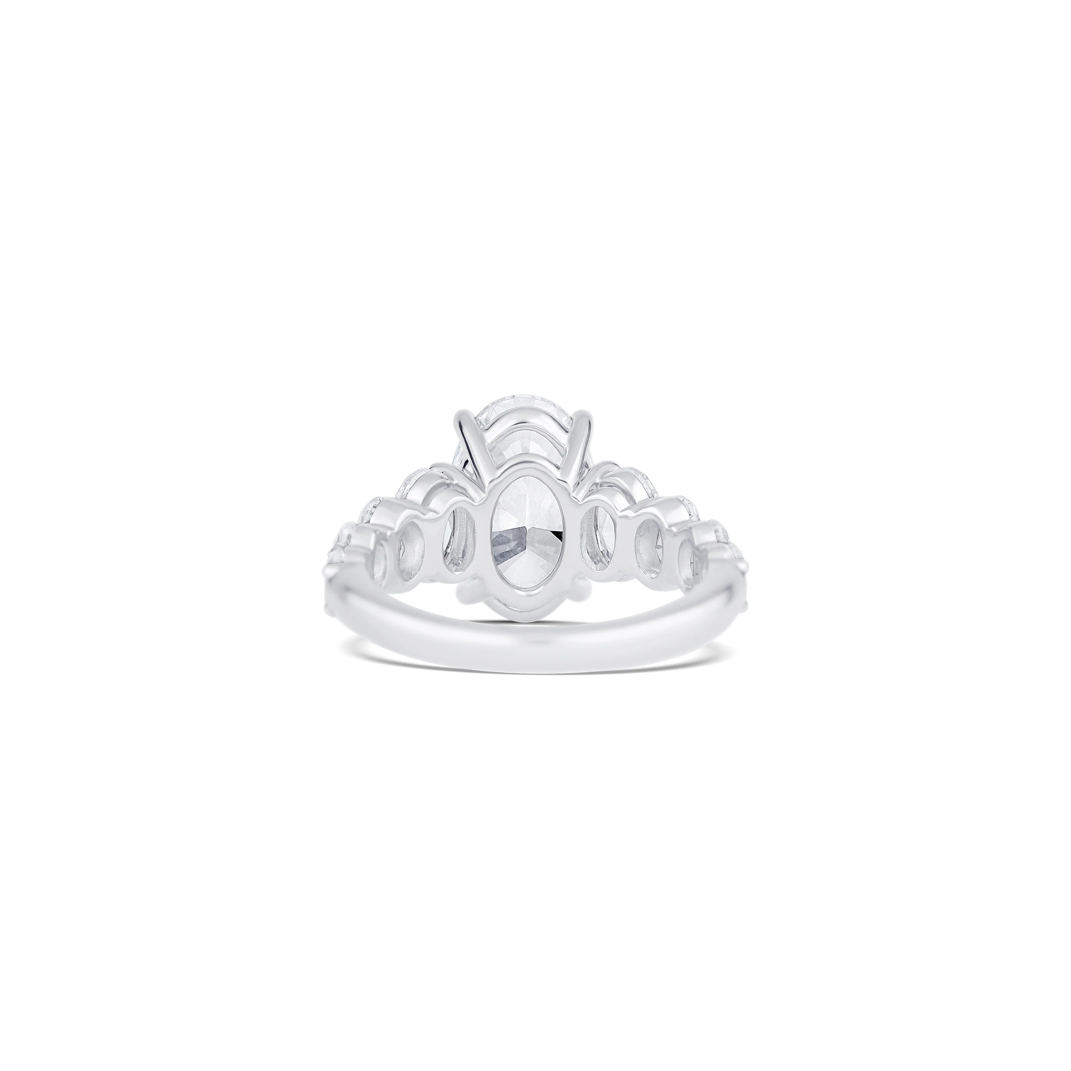 14K White Gold Graduated Oval Diamond Engagement Ring - Image 4