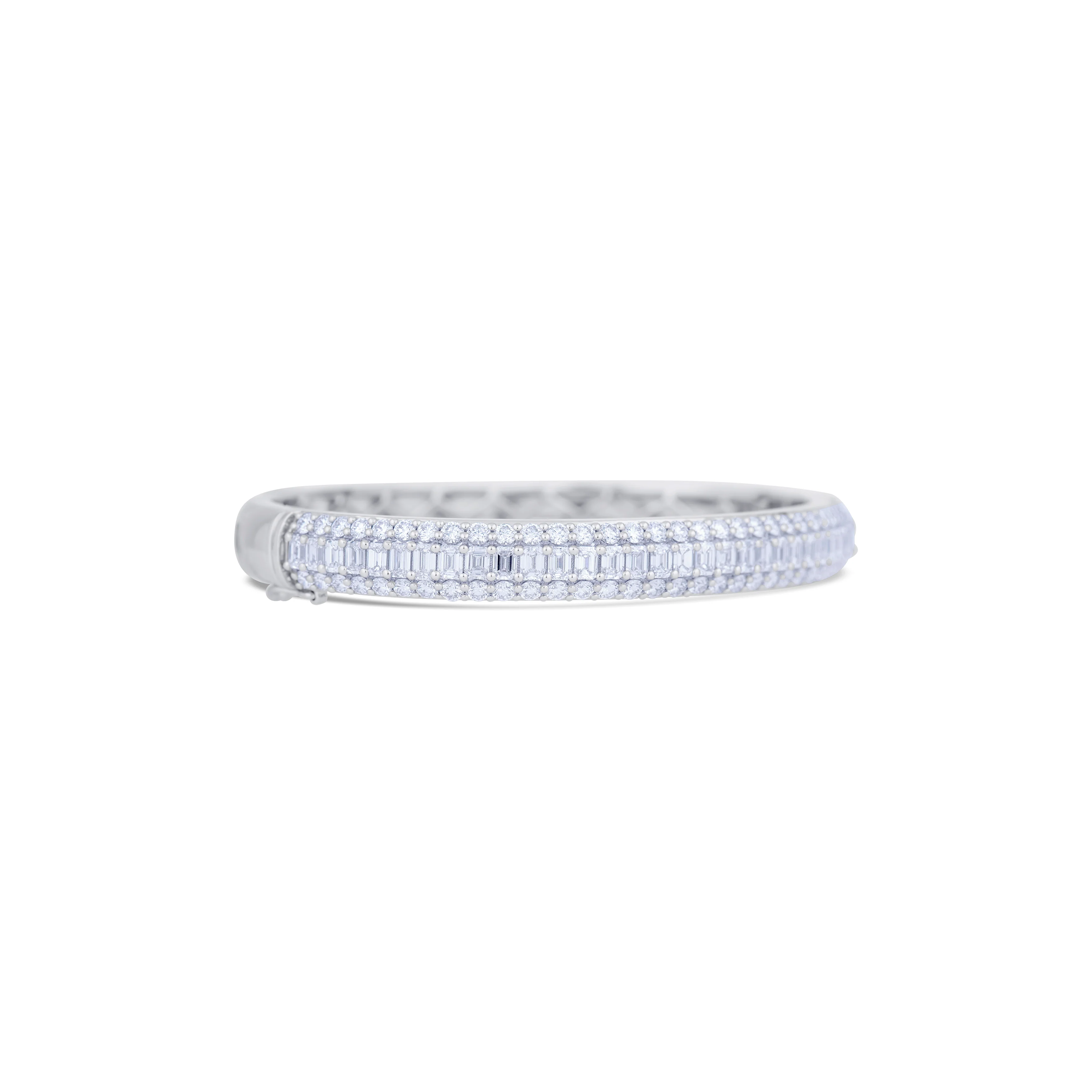 18K White Gold Diamond Bangle - Image 3