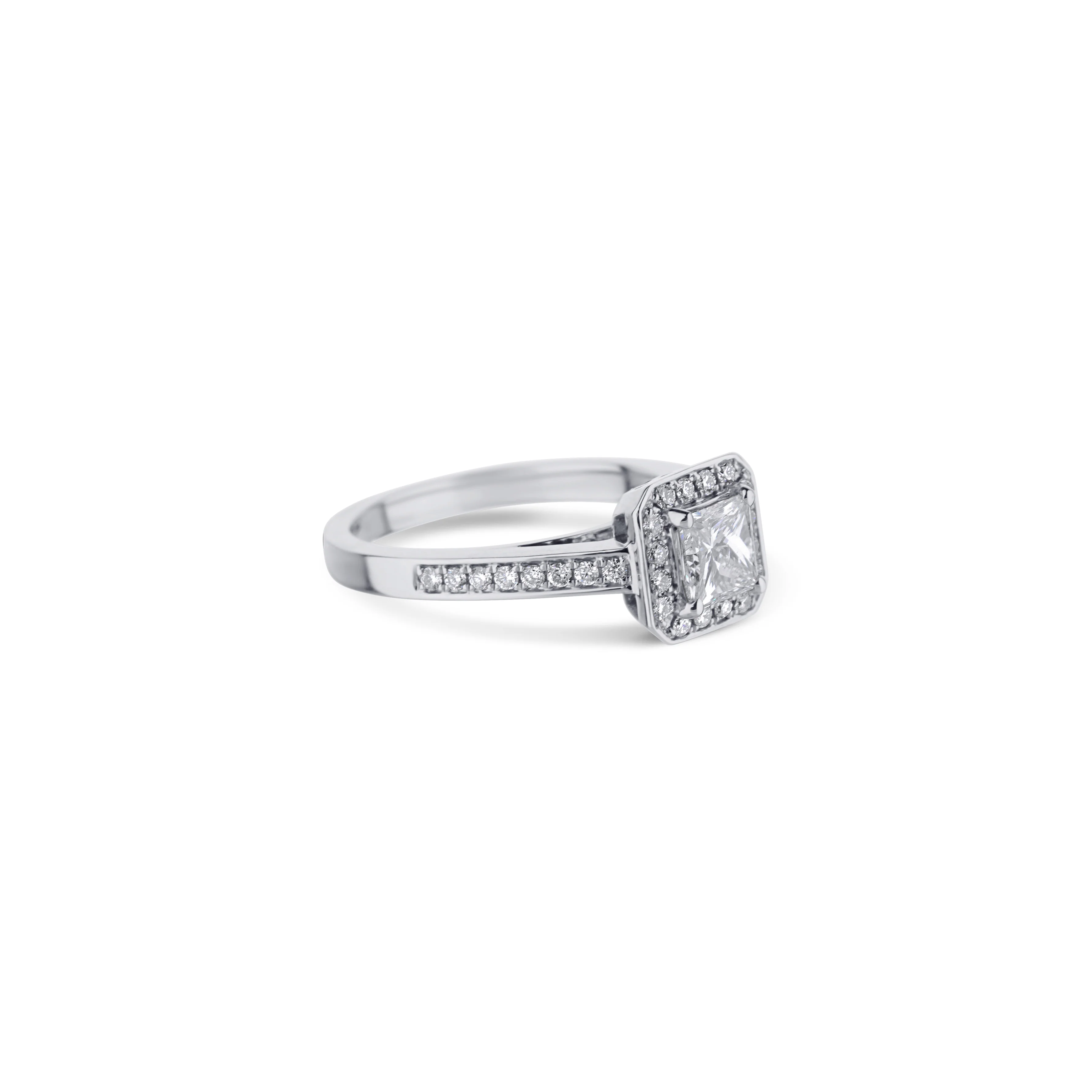 18K White Gold Ring With Princess Cut Diamond And Halo - Image 3