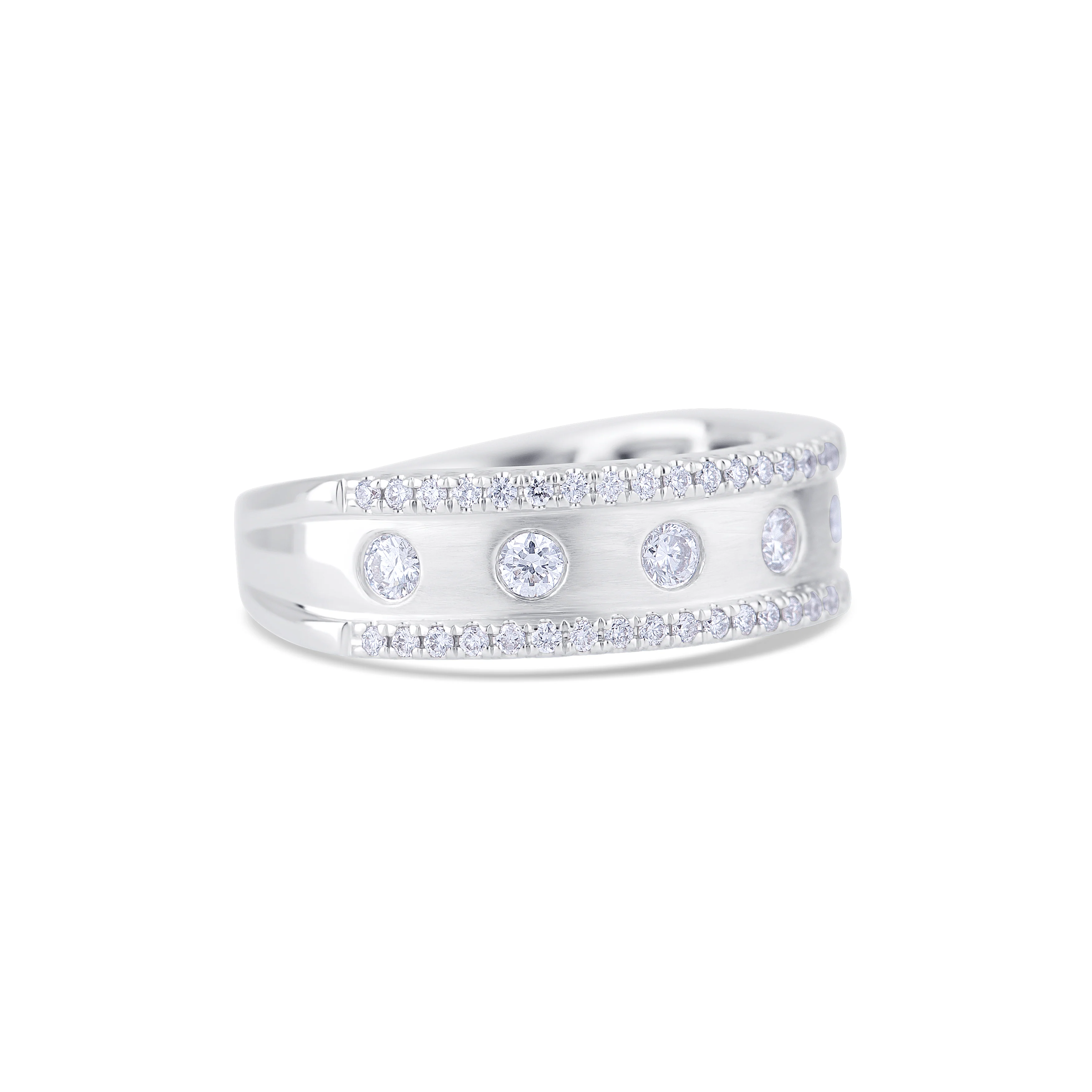 18K White Gold Round Diamond Fashion Ring - Image 3