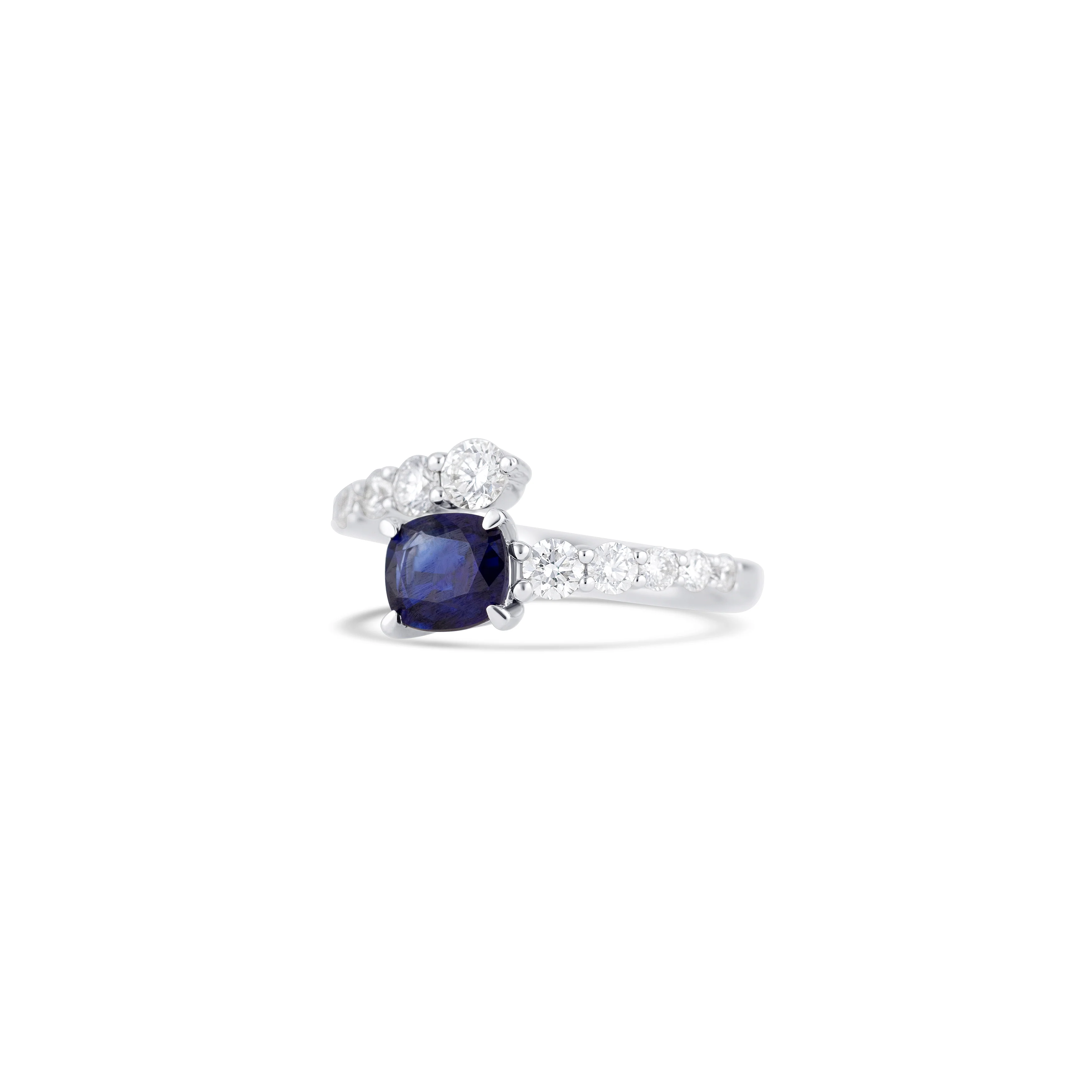 18K White Gold Sapphire And Diamond Fashion Ring - Image 2