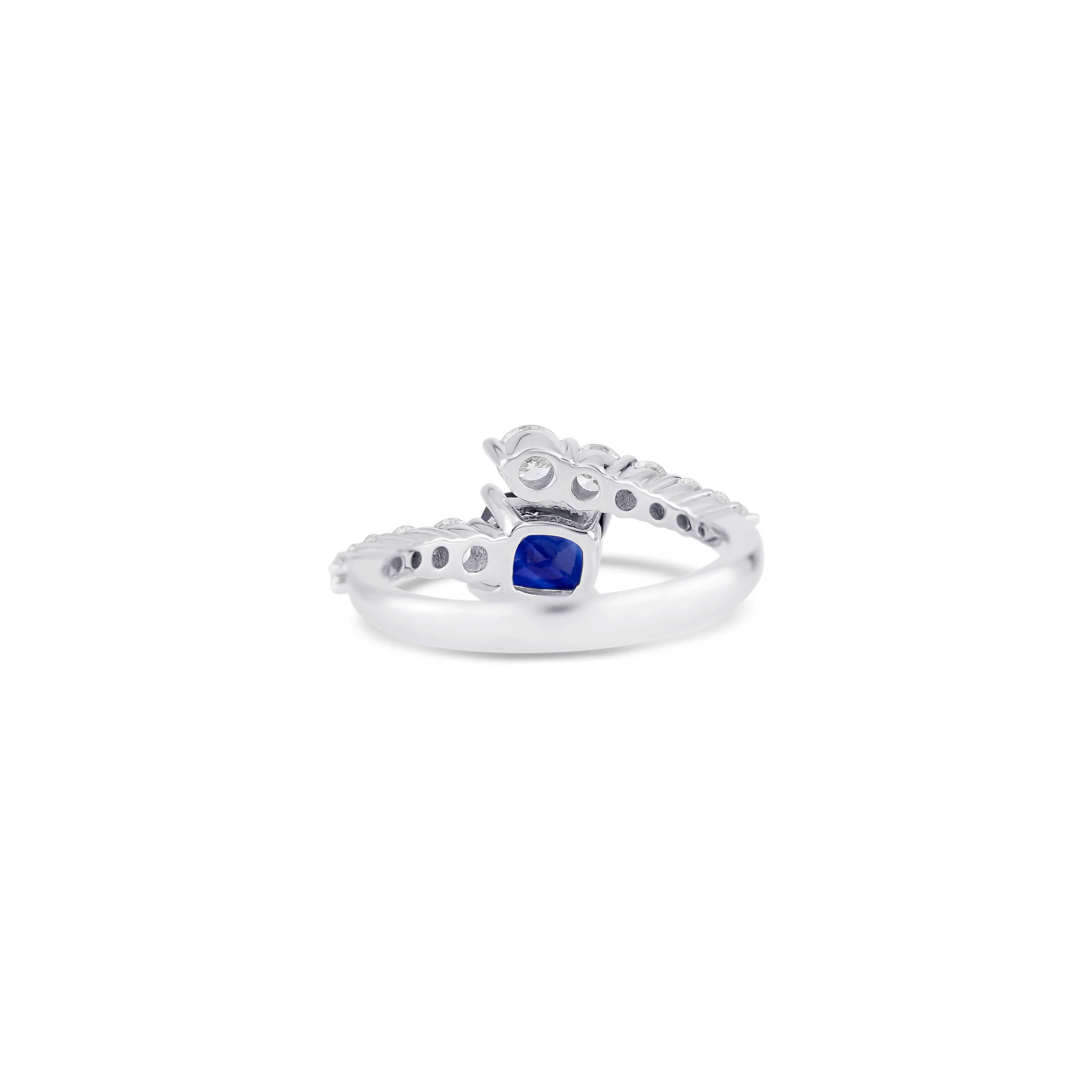 18K White Gold Sapphire And Diamond Fashion Ring - Image 4