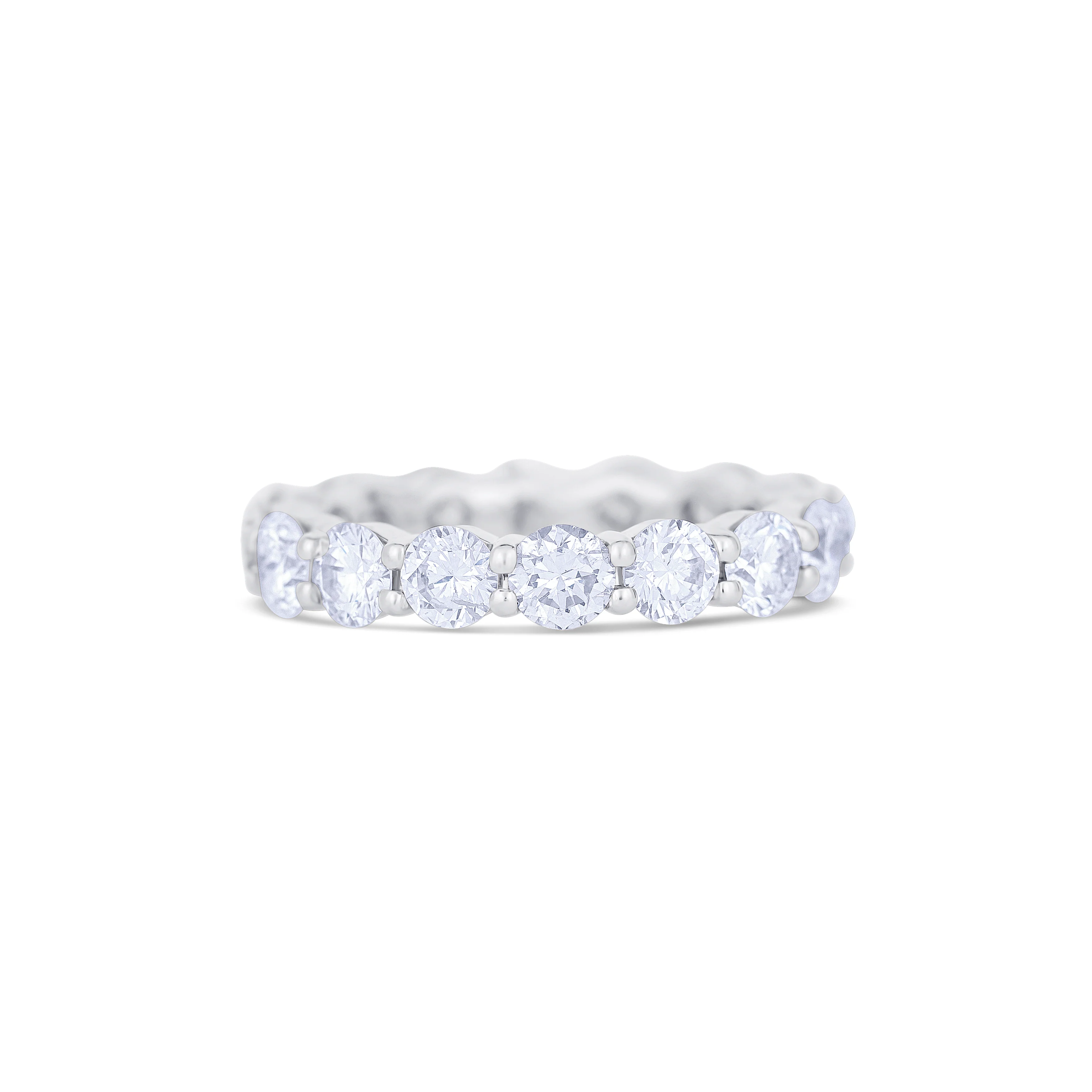 18K White Gold Shared Prong Round Cut Diamond Eternity Wedding Band - Image 2