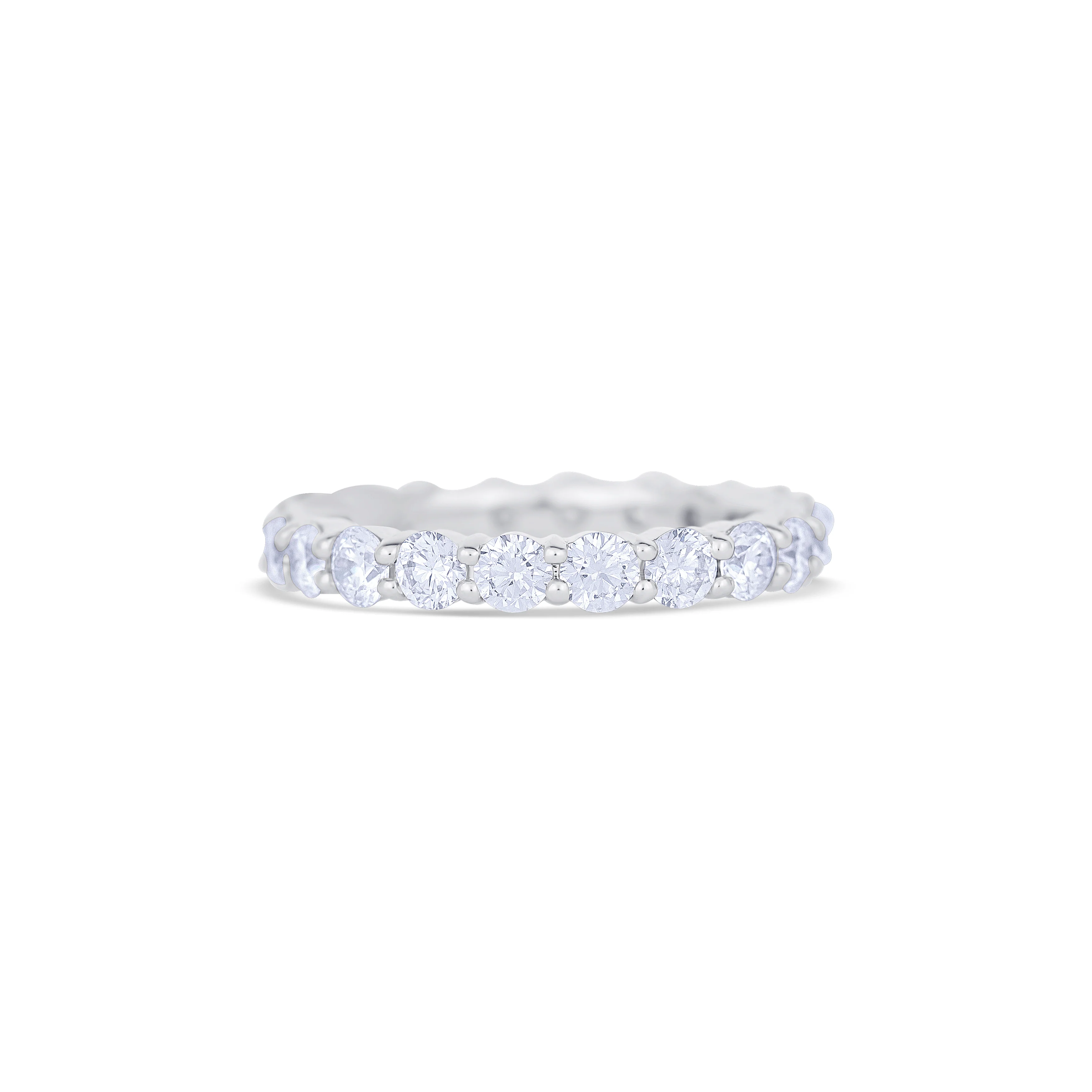 18K White Gold Shared Prong Round Cut Diamond Eternity Wedding Band - Image 2