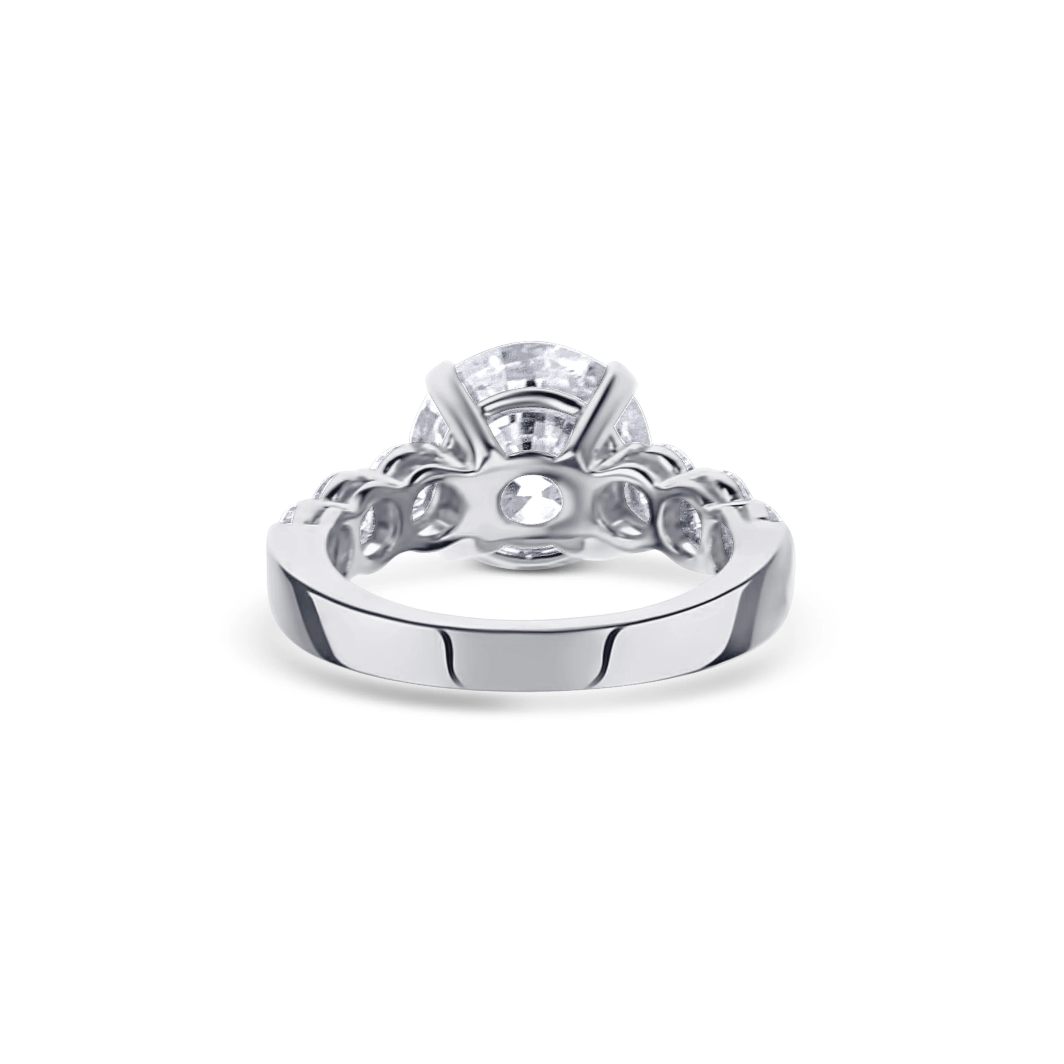 18K White Gold Stunning Round Diamond Engagement Ring - Image 4