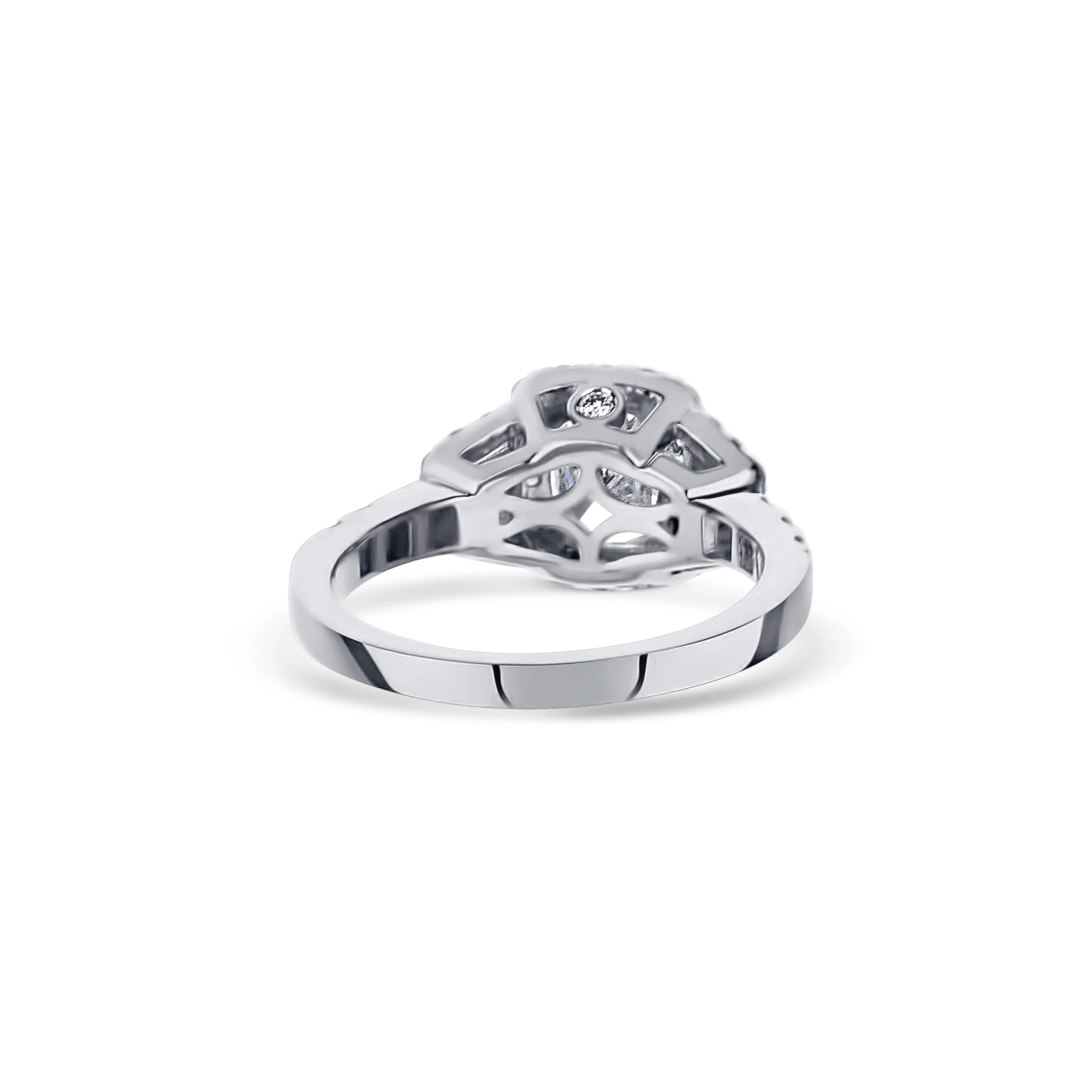 Remarkable Radiant Diamond With Trapezoid Side Stone Ring - Image 4